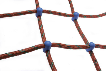 Siatka do wspinaczki czerwono-zielona z niebieskimi łącznikami