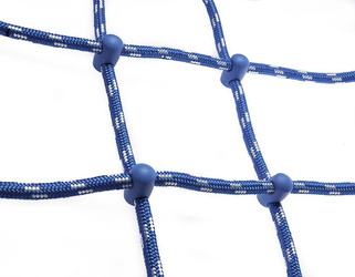 Siatka do wspinaczki niebiesko-biała z niebieskimi łącznikami