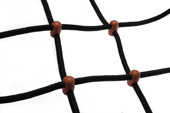 Siatka do wspinaczki czarna z czerwonymi łącznikami